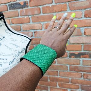 VTG Forest Green Faux Leather Fish Scale Pattern Adjustable Cuff Bracelet
